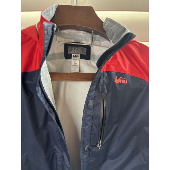 REI Boys Red Navy Rain Jacket, Size XL Windbreaker‎ Waterproof Wind Resistance - Picture 2 of 8
